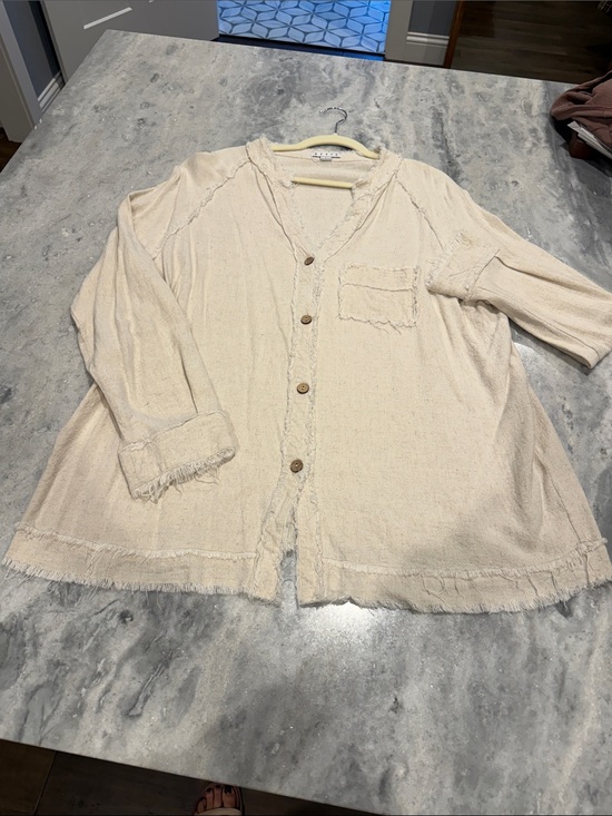 HYFVE Tops - HYFVE Cream Button-Front Frayed Edge Blouse